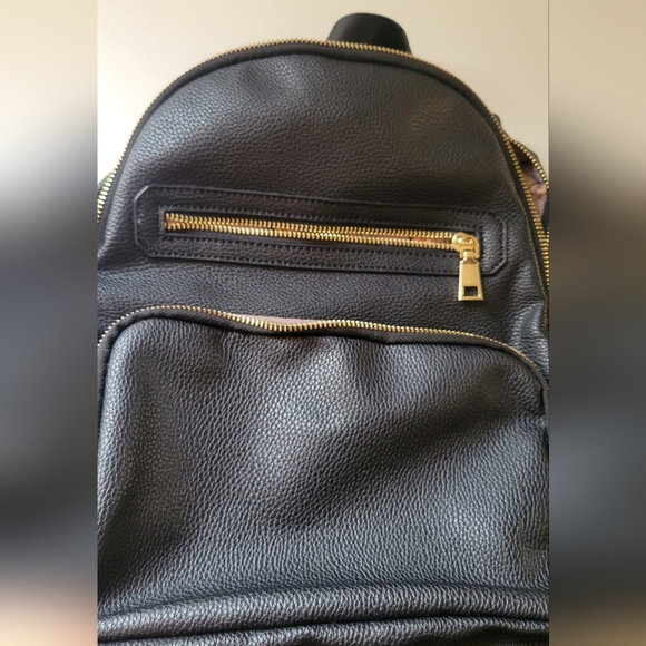 Backpack - Picture 3 of 7